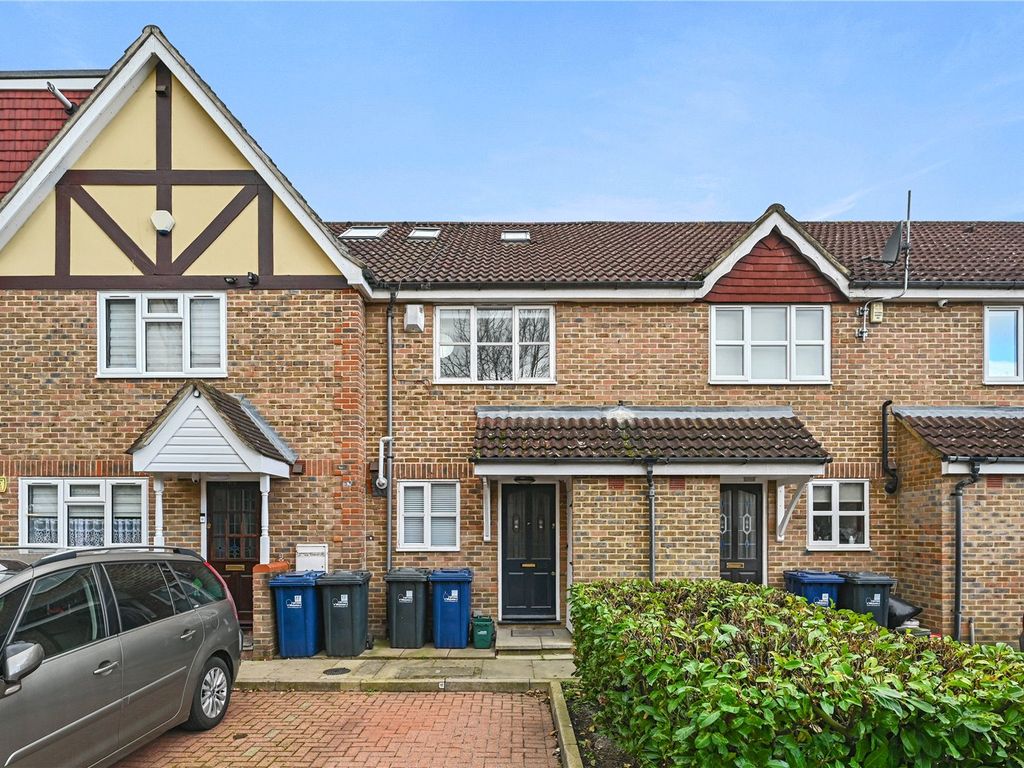 3 bed terraced house to rent in Tawny Close, West Ealing W13, £2,500