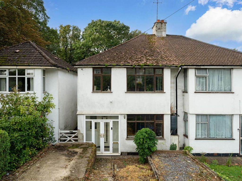 3 bed semidetached house for sale in Lawn Lane, Hemel Hempstead HP3, £