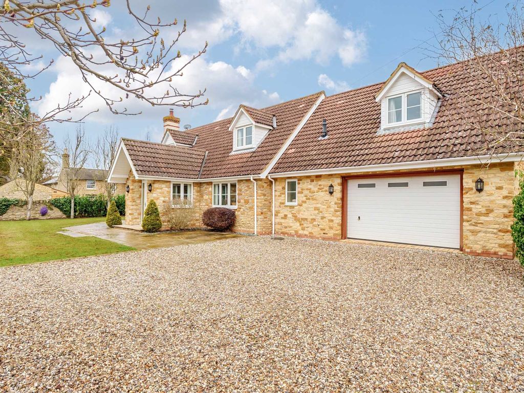 3 bed detached house for sale in Main Road, Biddenham MK40 Zoopla