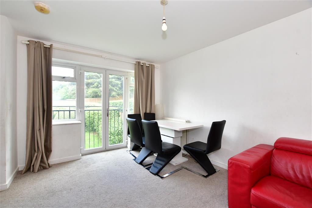 2 bed flat for sale in Stoneleigh Road, Clayhall, Ilford, Essex IG5, £