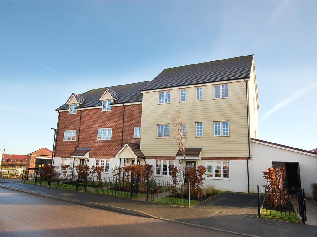 2 bed flat for sale in Tully Drive, Paddock Wood, Tonbridge TN12, £