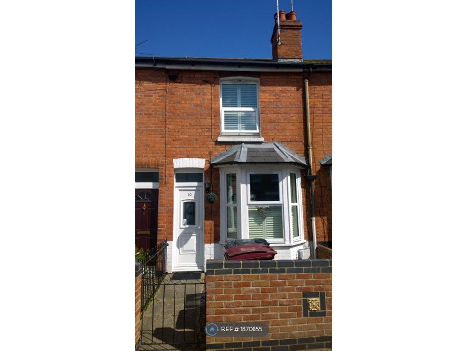 2 bed terraced house to rent in Derby Street, Reading RG1, £1,400 pcm