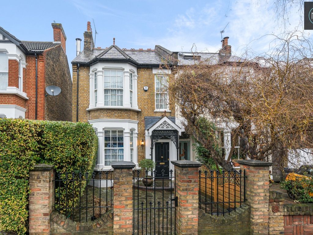 3 bed semidetached house for sale in Grove Hill, South Woodford