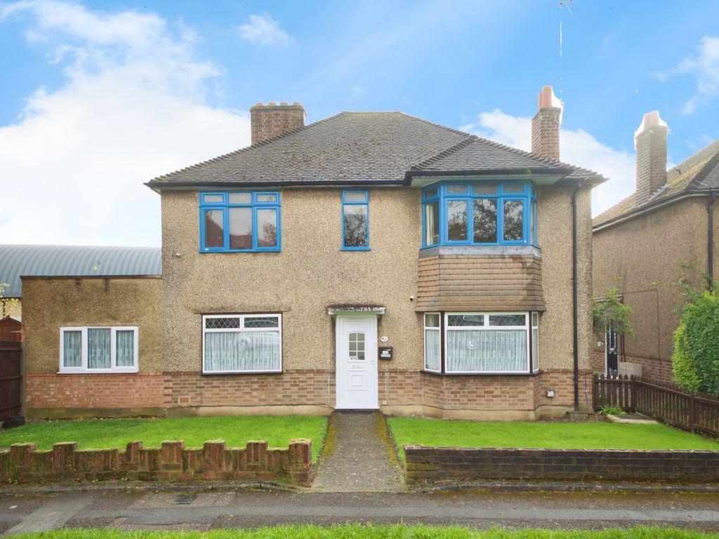 3 bed for sale in Brunswick Park Road, London N11, £495,000