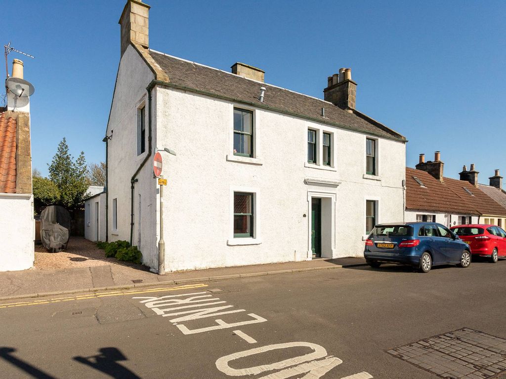 4 bed end terrace house for sale in School Hill, Leuchars, Fife KY16