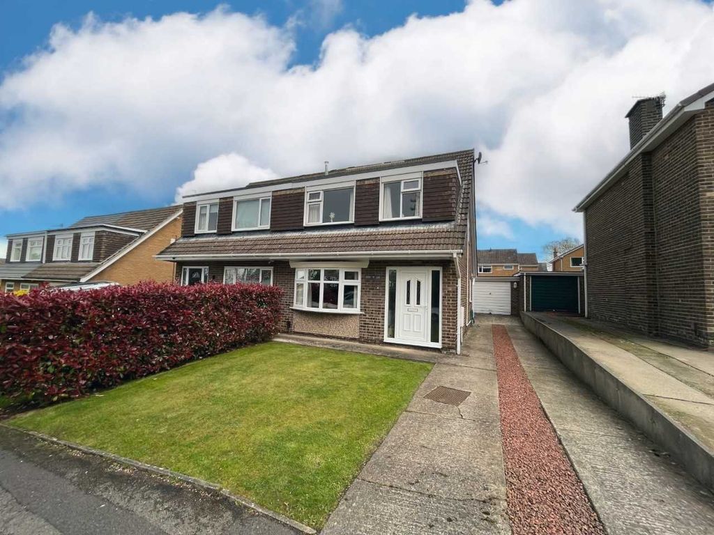 3 bed semidetached house for sale in Buccleuch Close, Guisborough