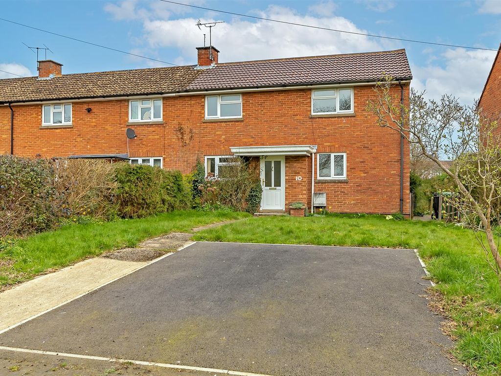 3 bed end terrace house for sale in Hyde Lane, Bovingdon, Hemel
