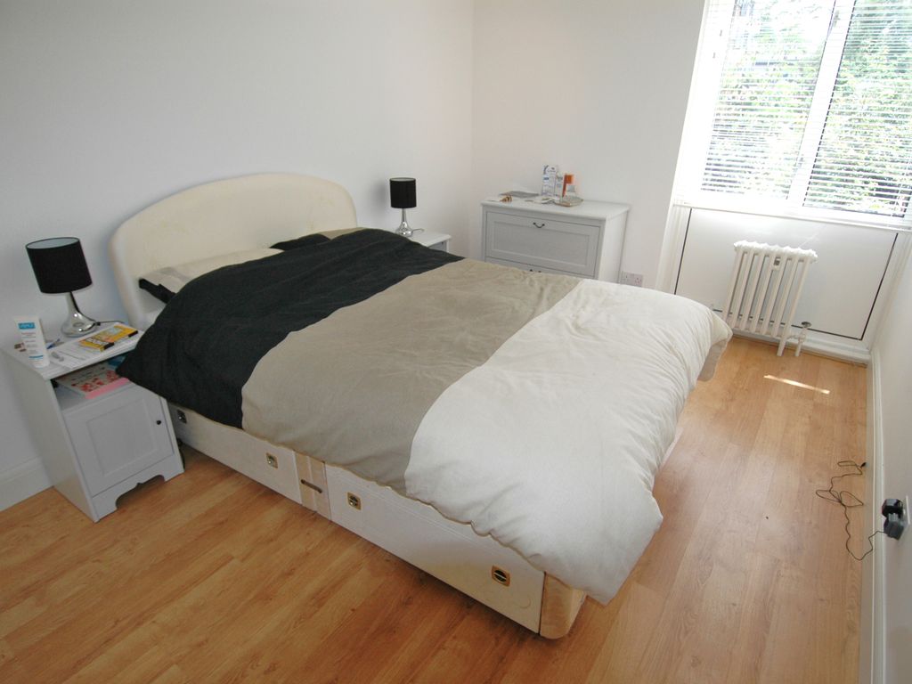 1 bed flat to rent in Churchill Gardens, London SW1V, £1,733 pcm Zoopla