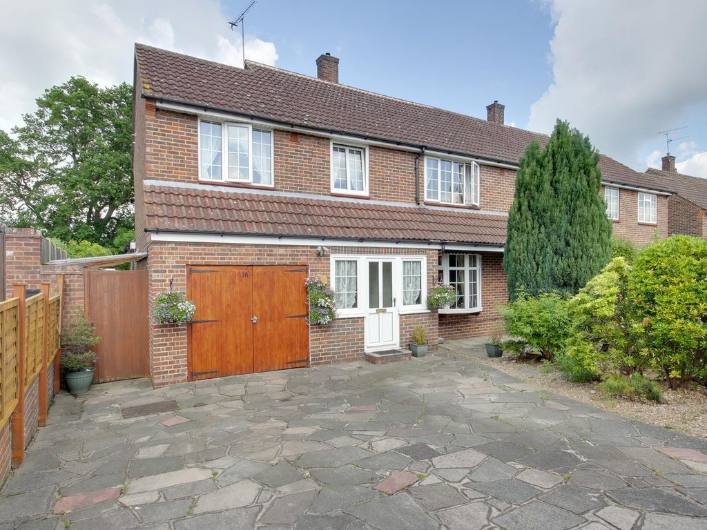 5 bed semidetached house for sale in Tees Drive, Noak Hill RM3, £