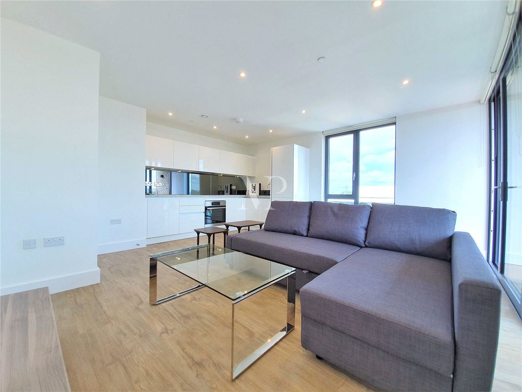 2 bed flat to rent in Epsom House, 2 Fairfield Avenue, StainesUpon