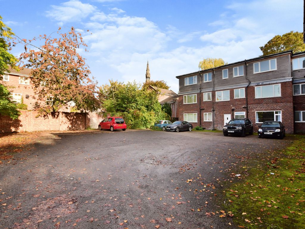 2 bed flat to rent in Brantingham Road, Manchester, Greater Manchester