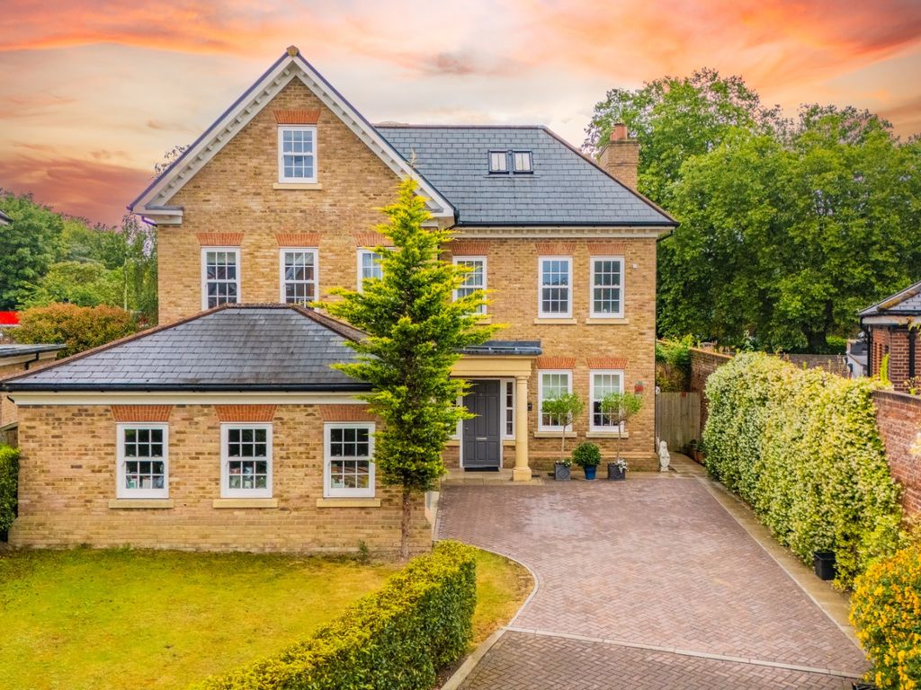 5 bed detached house for sale in Kingswood House, Marian Gardens