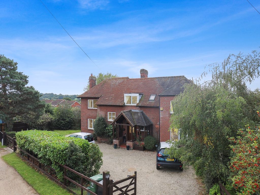 4 bed detached house for sale in Colchester Road, Halstead CO9, £