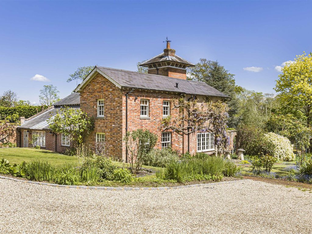 4 bed detached house for sale in Green Lane, Pangbourne, Reading RG8, £