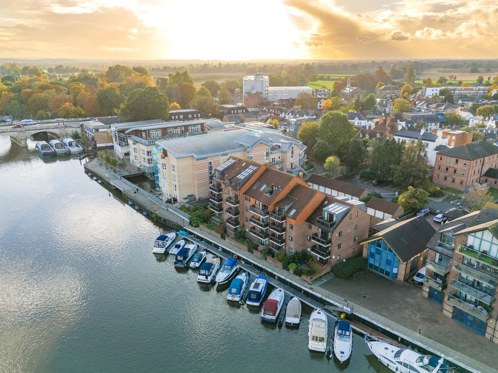 2 bed flat for sale in Becketts Place, Hampton Wick, Kingston Upon