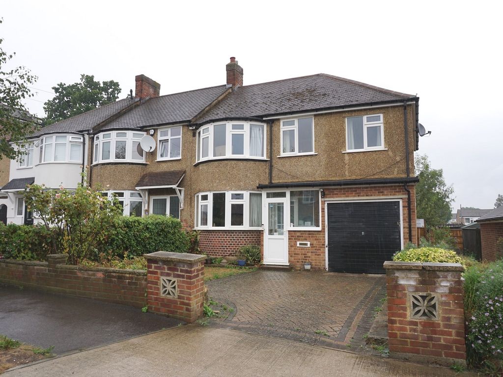 5 bed semidetached house for sale in Chessington Hill Park