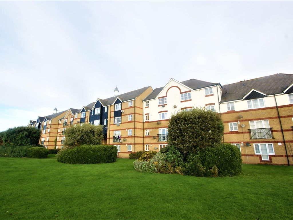 Studio to rent in Lewes Close, Grays RM17, £750 pcm Zoopla