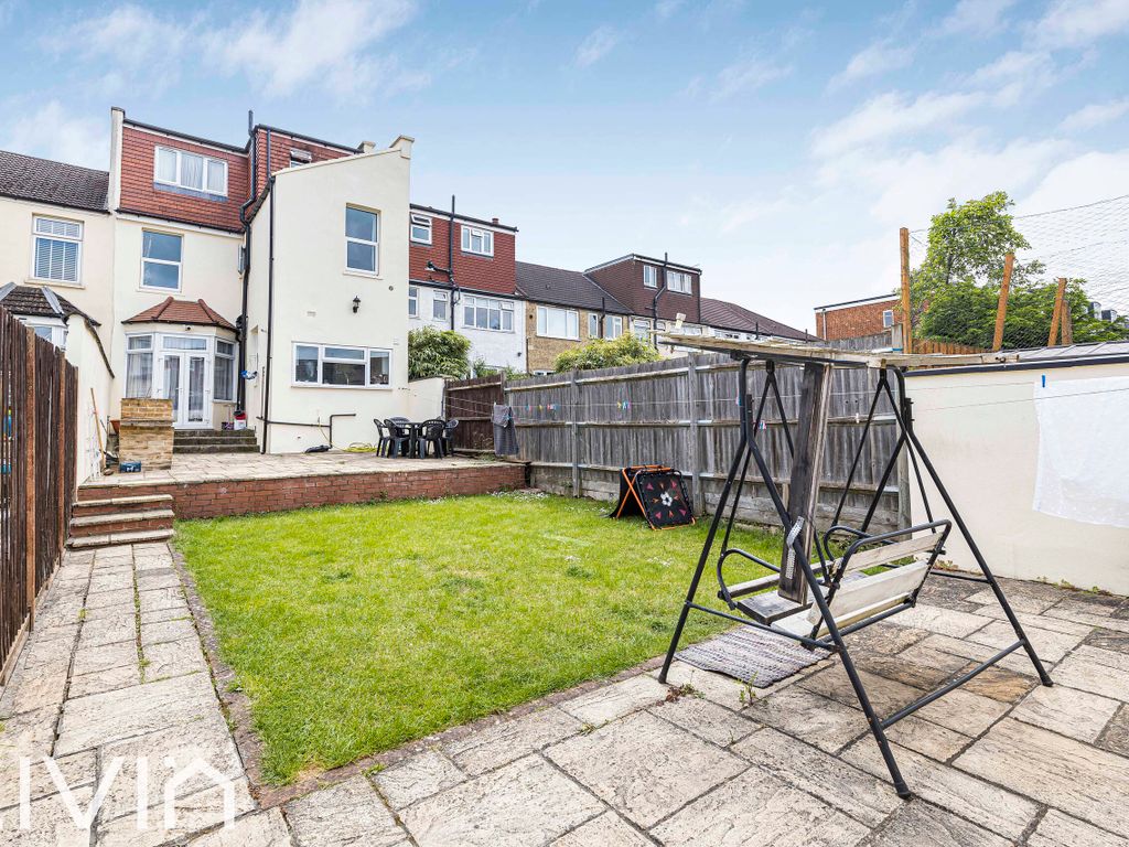 5 bed end terrace house for sale in Enmore Road, London SE25, £650,000