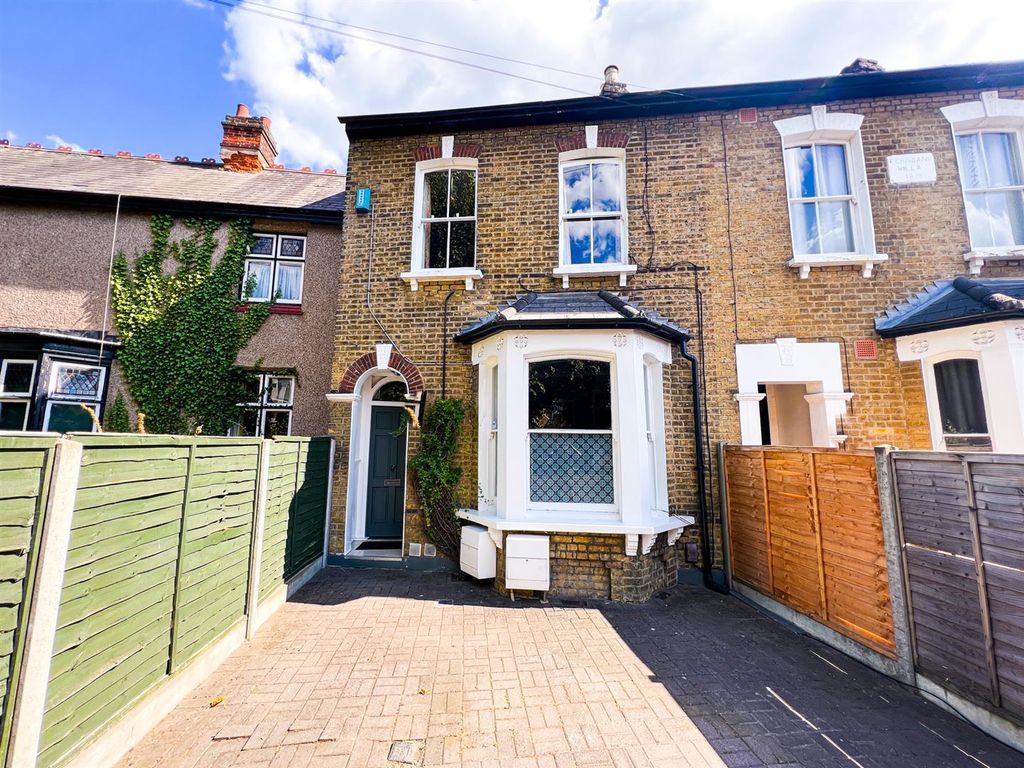 2 bed flat for sale in Hainault Road, London E11 Zoopla