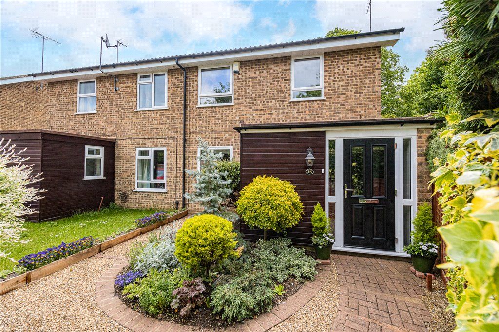 3 bed semidetached house for sale in Treesmill Drive, Maidenhead