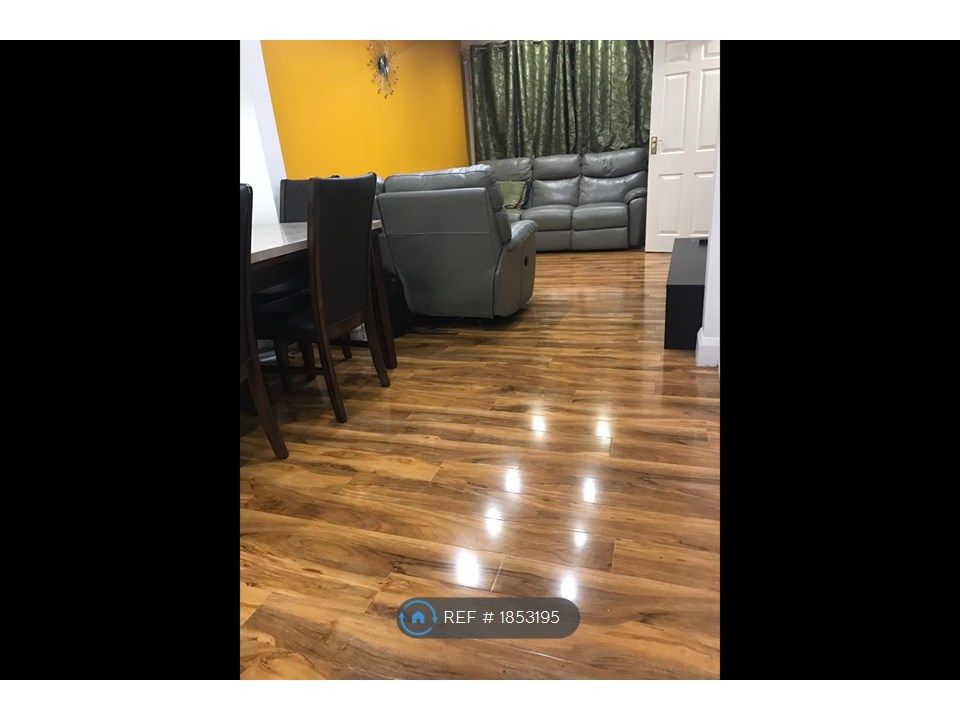 4 bed semidetached house to rent in Oatlands Drive, Slough SL1, £2,500