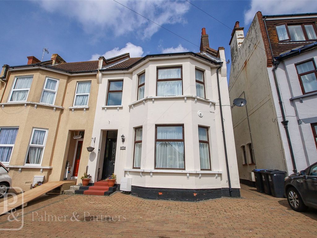 7 bed semidetached house for sale in Freeland Road, ClactonOnSea