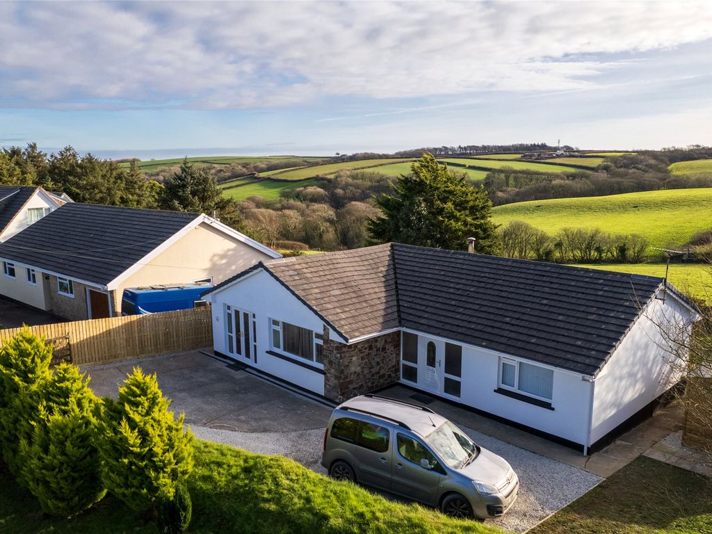 3 bed detached bungalow for sale in Higher Clovelly, Bideford, Devon