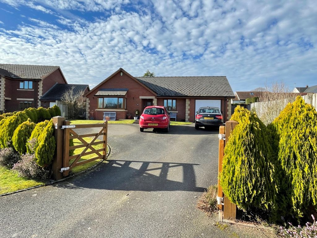 3 bed detached bungalow for sale in Griffin Meadows, Felinfach, Brecon