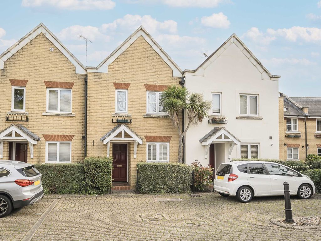 3 bed property for sale in Dorchester Mews, Twickenham TW1, £1,250,000