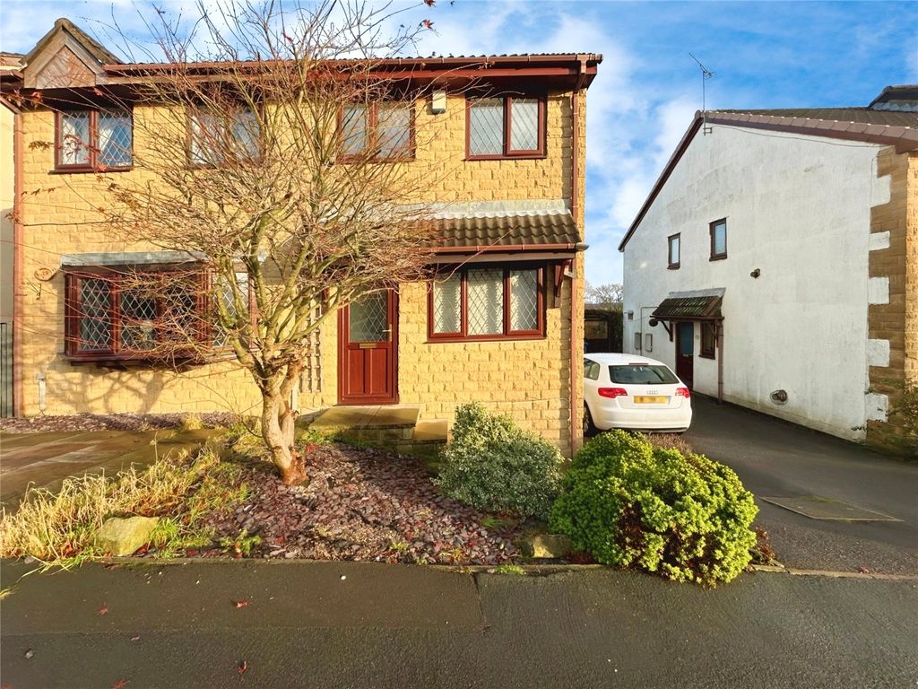 3 bed semidetached house to rent in Caister Avenue, Chapeltown