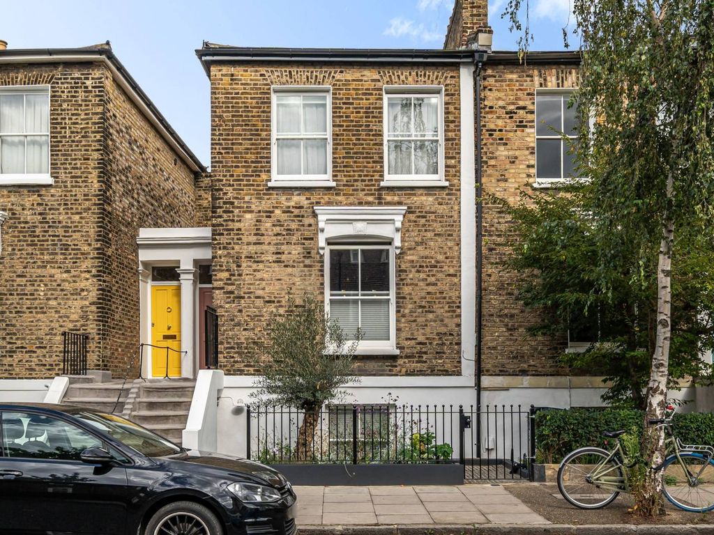 3 bed property to rent in Lansdowne Drive, Hackney, London E8, £10,000