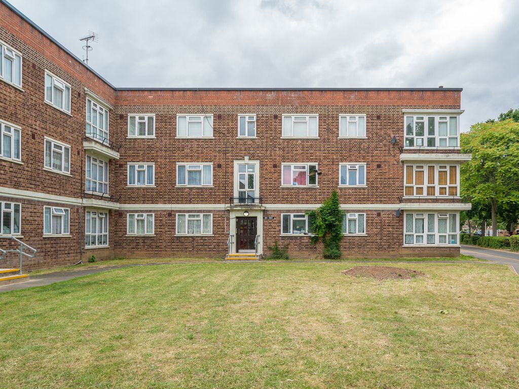 2 bed flat for sale in Longbridge Road, Barking IG11, £290,000 Zoopla