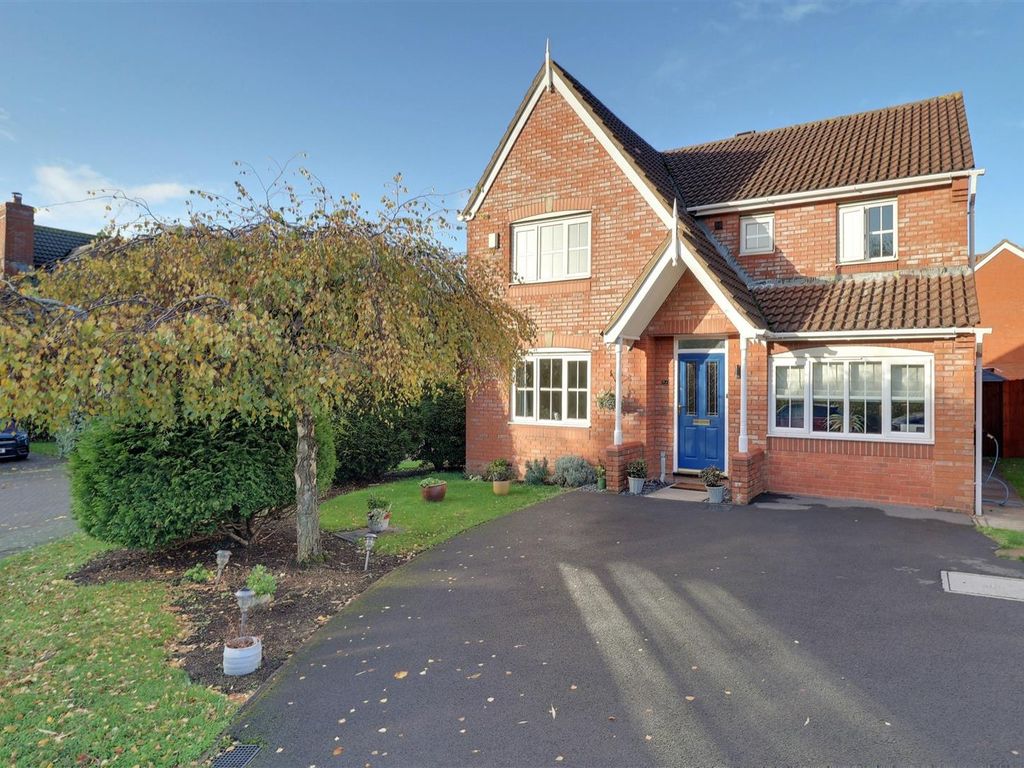 4 bed detached house for sale in Hathorn Road, Hucclecote, Gloucester