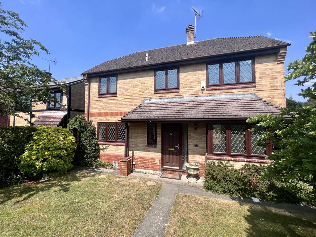 4 bed detached house for sale in Micheldever Way, Bracknell, Berkshire
