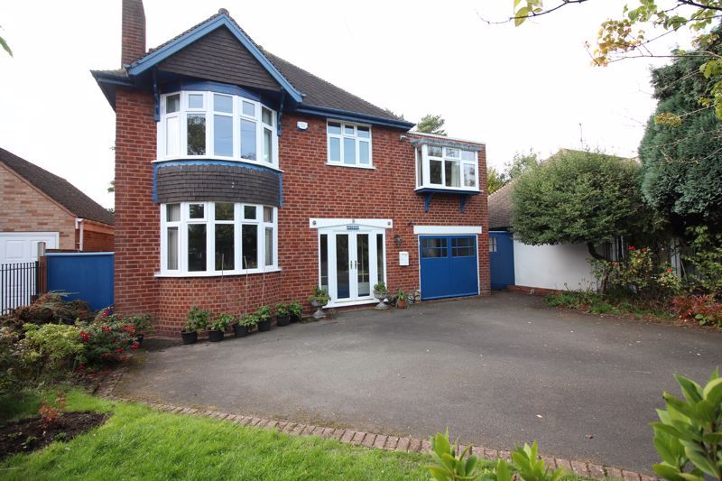 4 bed detached house for sale in Broadfield Close, Kingswinford DY6, £