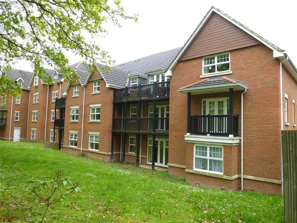 2 bed flat to rent in Worth Park Avenue, Crawley RH10, £1,450 pcm Zoopla