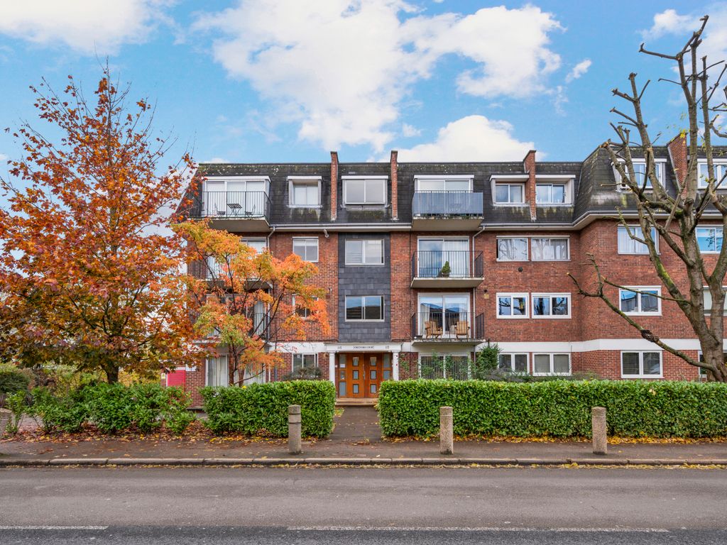 2 bed flat to rent in Worple Road, London SW19, £1,900 pcm Zoopla