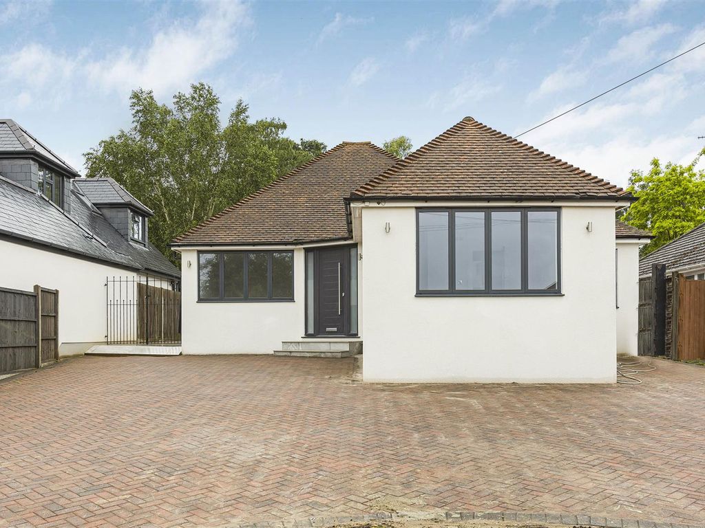 3 bed detached bungalow for sale in Goodyers Avenue, Radlett WD7, £