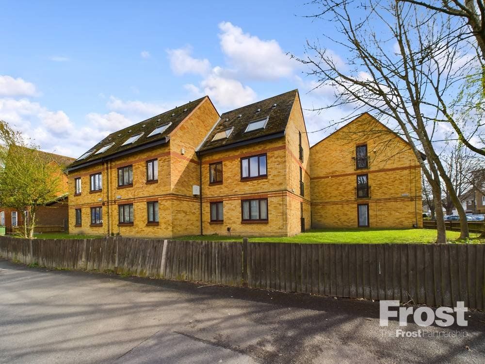 1 bed flat for sale in Cherry Orchard, StainesUponThames, Surrey TW18