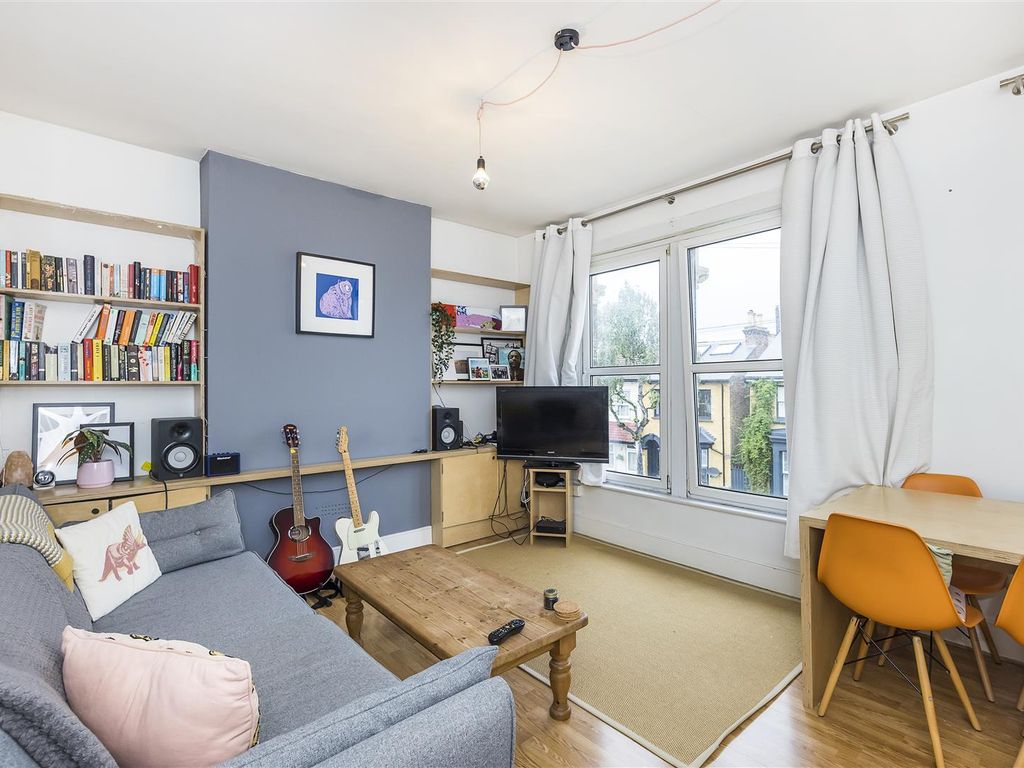 1 bed flat to rent in Granville Road, Walthamstow, London E17, £1,350