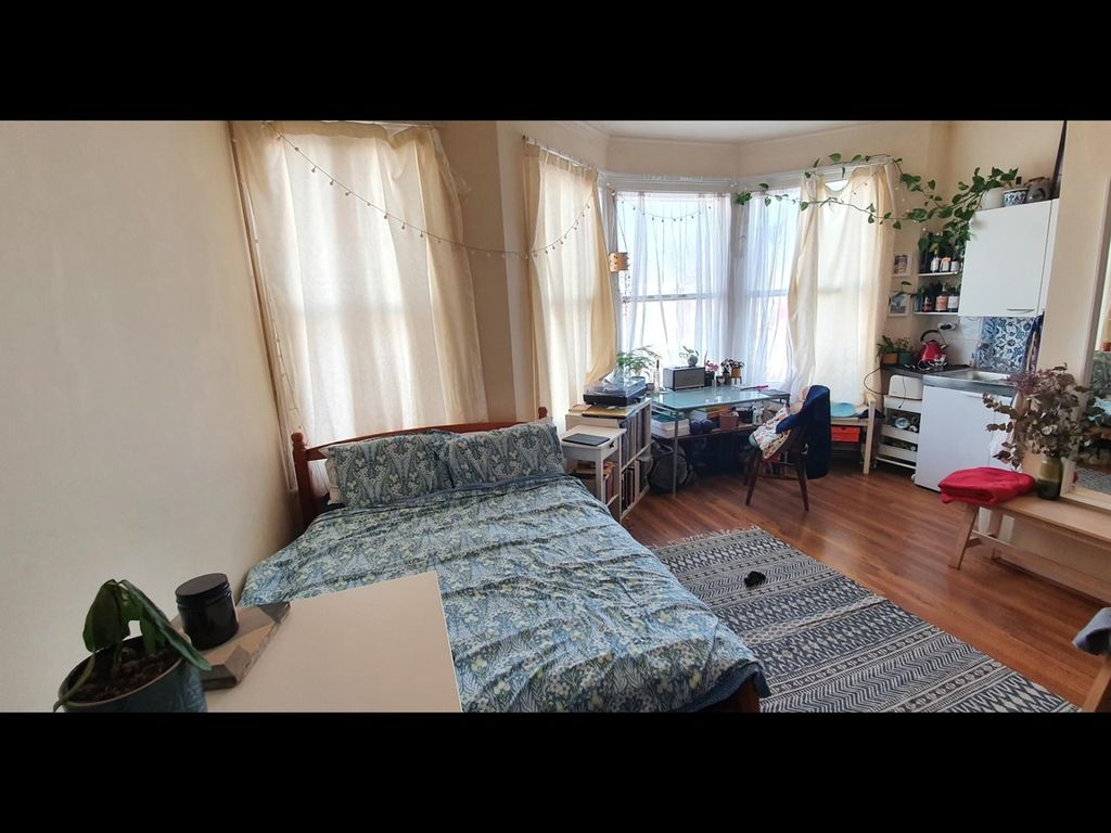 Studio to rent in Pemberton Road, Manor House N4, £1,200 pcm Zoopla