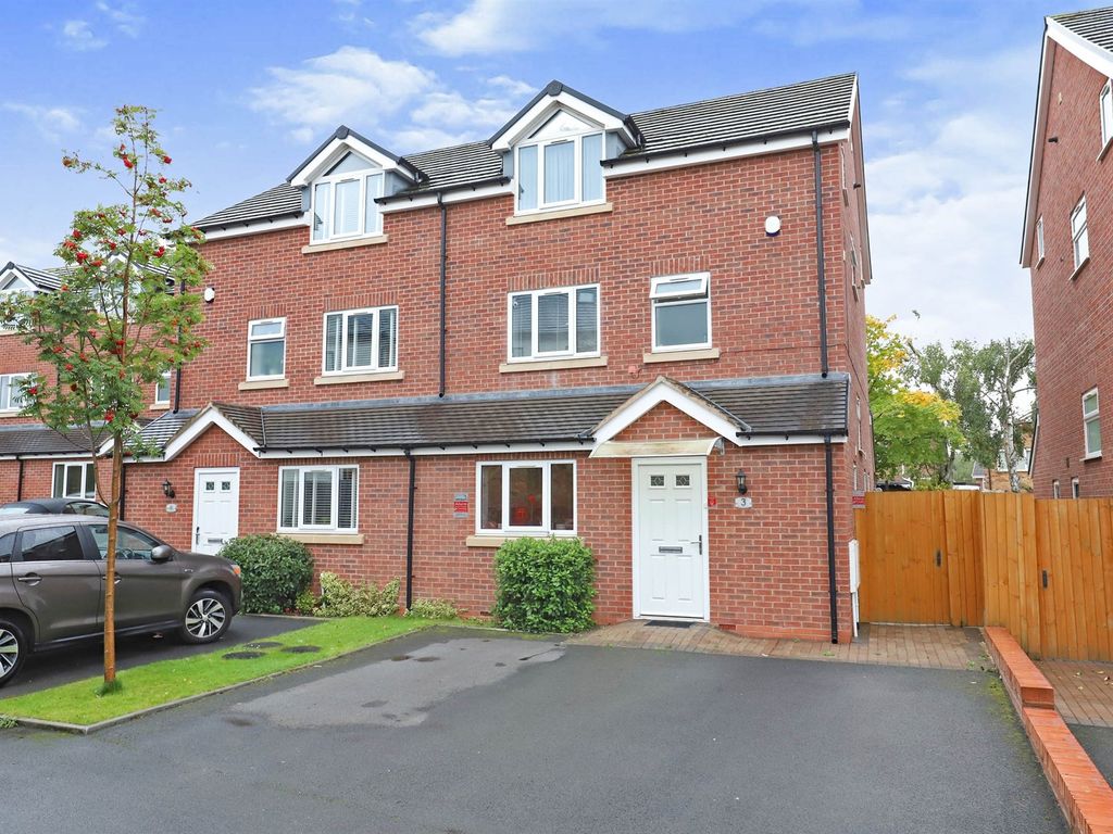 4 bed semidetached house for sale in Redsand Close, Willenhall WV12