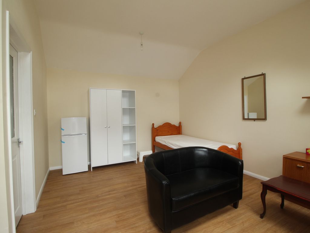 Studio to rent in Lowbrook Drive, Maidenhead SL6 Zoopla