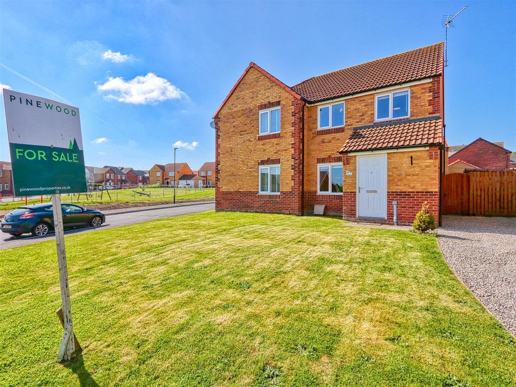 3 bed semidetached house for sale in Masefield Avenue, Holmewood, Chesterfield, Derbyshire S42