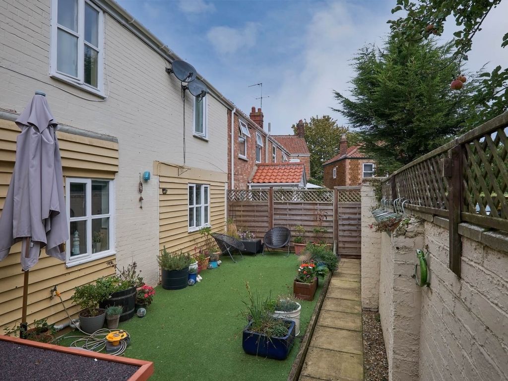 2 bed flat for sale in Manor Road, Dersingham, King's Lynn, Norfolk