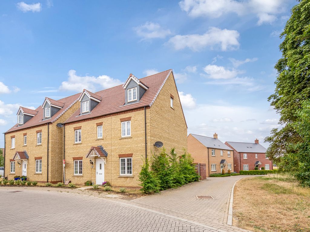 5 bed detached house for sale in Redcar Road, Bicester OX26 Zoopla