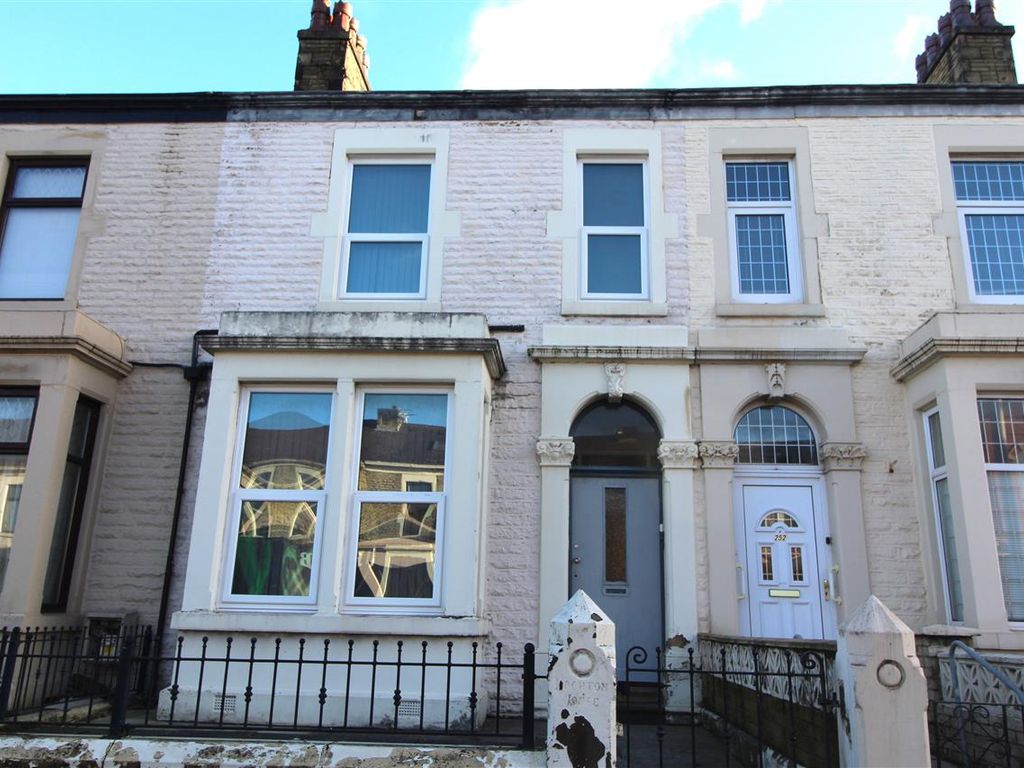 3 bed flat to rent in Deepdale Road, Preston PR1, £900 pcm Zoopla
