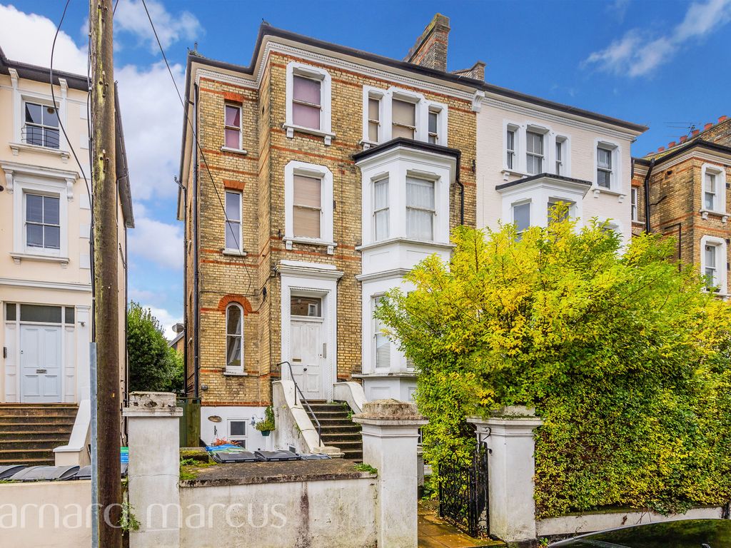 1 bed flat to rent in St. Philips Road, Surbiton KT6, £1,250 pcm Zoopla