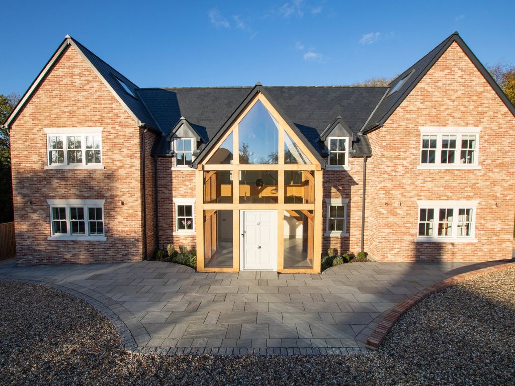7 bed detached house for sale in Cole End Lane, Sewards End, Saffron