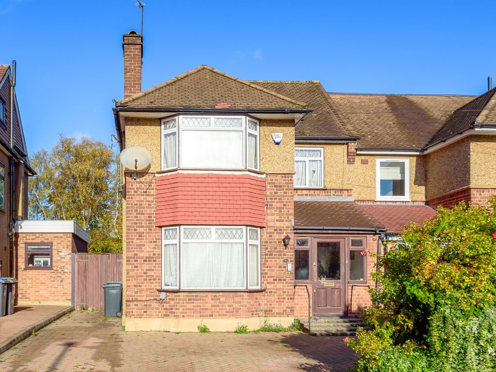 3 bed semidetached house for sale in Sheringham Avenue, London N14